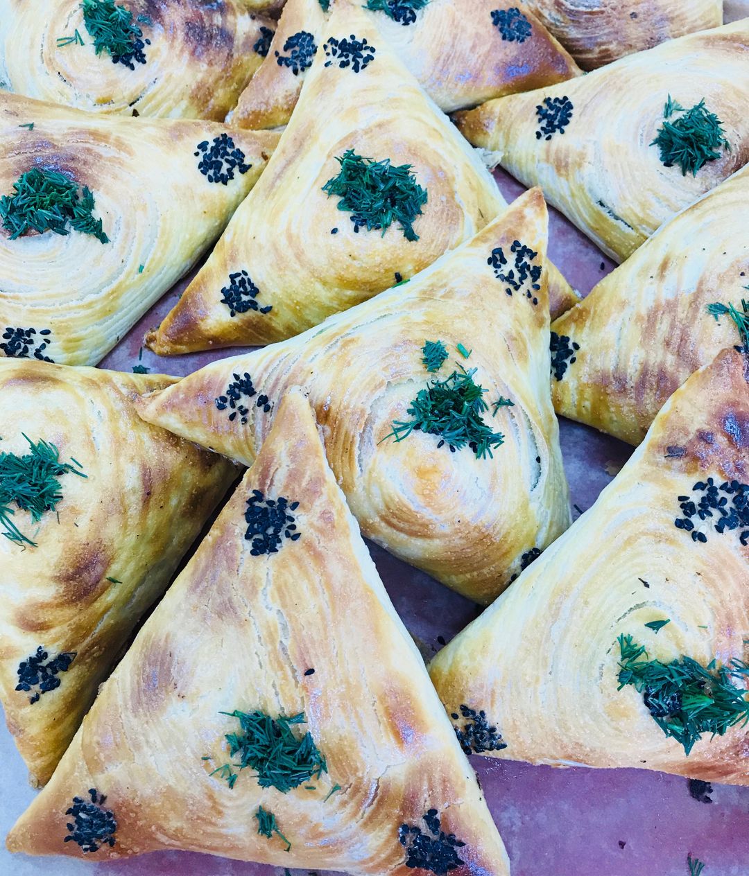 Самса с сыром и зеленью