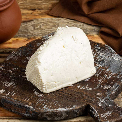 Сыр козий домашний мягкий с красным луком. Восточное Приладожье